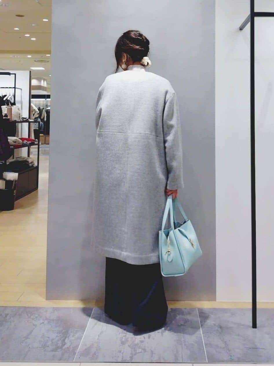 TOMOMIさんの「INDIVI｜【合皮／ミドルサイズ】春カラーフォルムバッグ」を使ったコーディネート