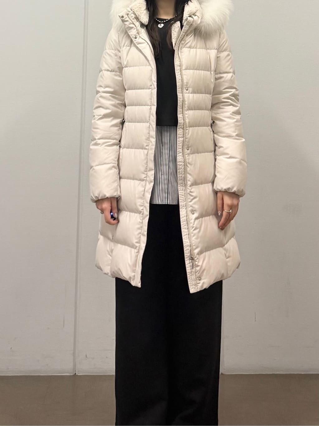 mizukiさんの「INDIVI｜【名品／撥水／抗菌防臭】ロング丈リサイクルダウンコート」を使ったコーディネート