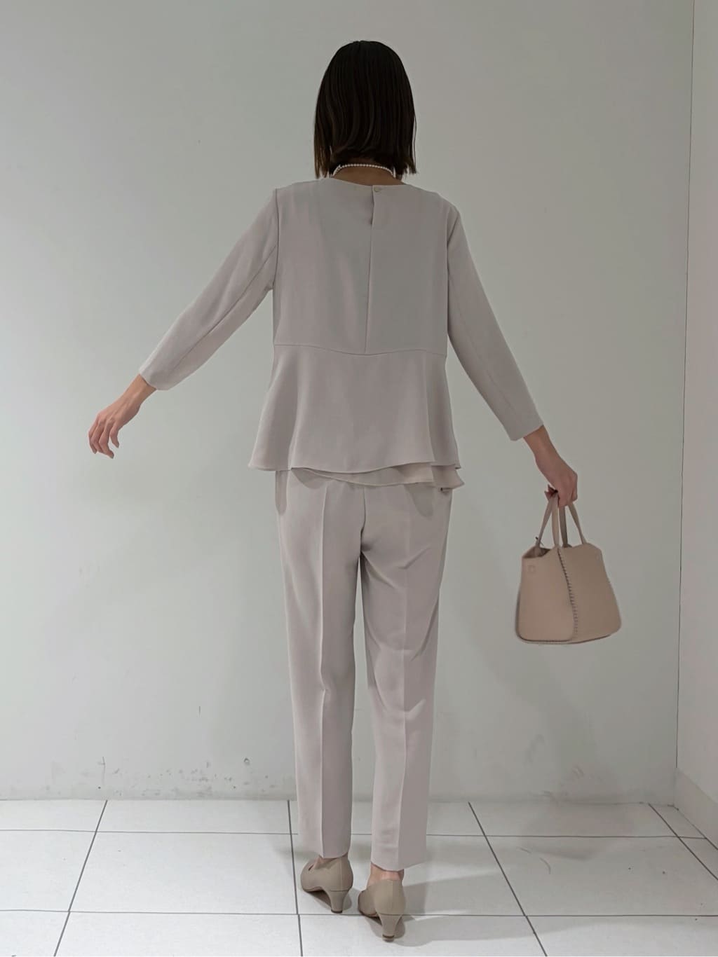 shioriさんの「INDIVI｜【洗える／UVケア／SETUP可】着る日傘ペプラムブラウス」を使ったコーディネート