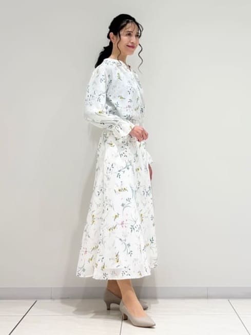 kayoさんの「INDIVI｜【SETUP可能】モダンフラワー柄キャンディスリーブブラウス」を使ったコーディネート