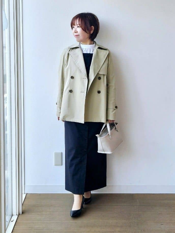 やじまさんの「UNTITLED｜【定番人気/はっ水/洗える】タスランショートトレンチコート」を使ったコーディネート