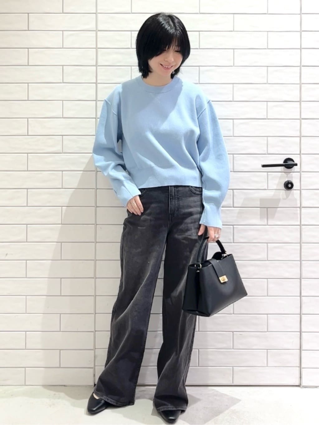 しおりさんの「OPAQUE.CLIP｜スウェットライクショートニット【洗濯機OK】」を使ったコーディネート