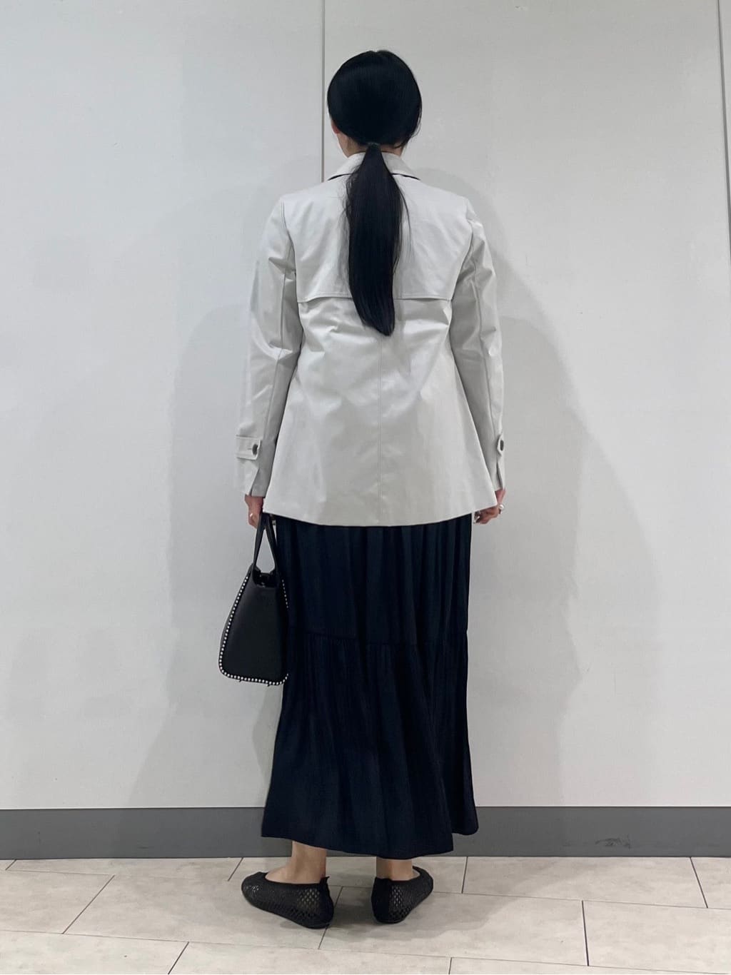 hasuさんの「INDIVI｜【花粉付着防止／撥水／UVケア】名品トレンチコート」を使ったコーディネート