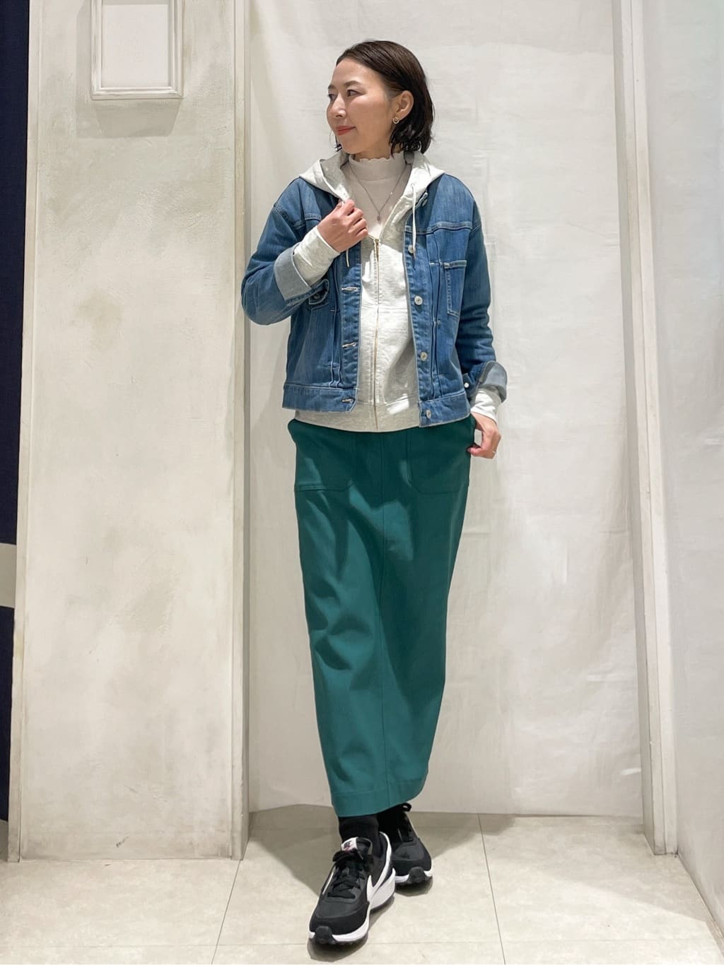 hiroさんの「grove｜軽やかに羽織れてシーズンレスに活躍！　大人のジップパーカー」を使ったコーディネート