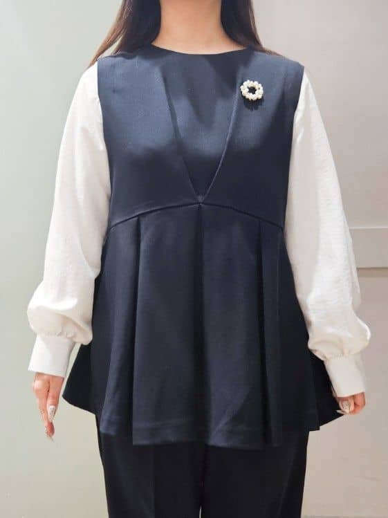 maiさんの「grove｜【マシンウォッシュ/防シワ】袖ドッキングペプラムブラウス【着回しカセット】」を使ったコーディネート