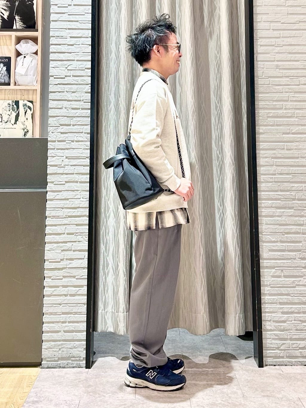 KENJI Iさんの「THE SHOP TK｜FLEX LINE セミワイドイージーパンツ　ストレッチ/防シワ/マシンウォッシャブル/セットアップ」を使ったコーディネート