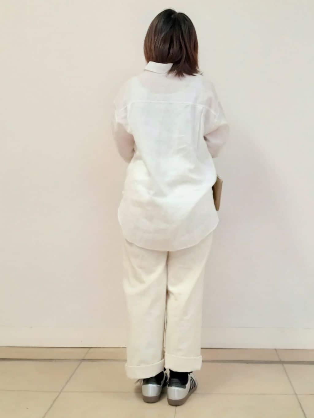 emiさんの「DRESSTERIOR｜【人気定番/ウォッシャブル】ガーメントダイラミーシャツ」を使ったコーディネート