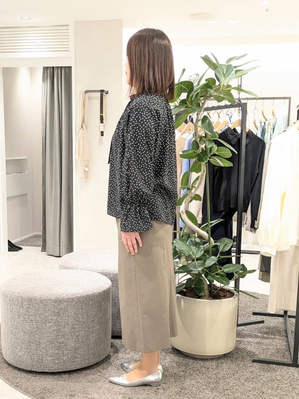 tomoさんの「UNTITLED｜【洗える/後ろウエストゴム】オックスアイラインスカート」を使ったコーディネート
