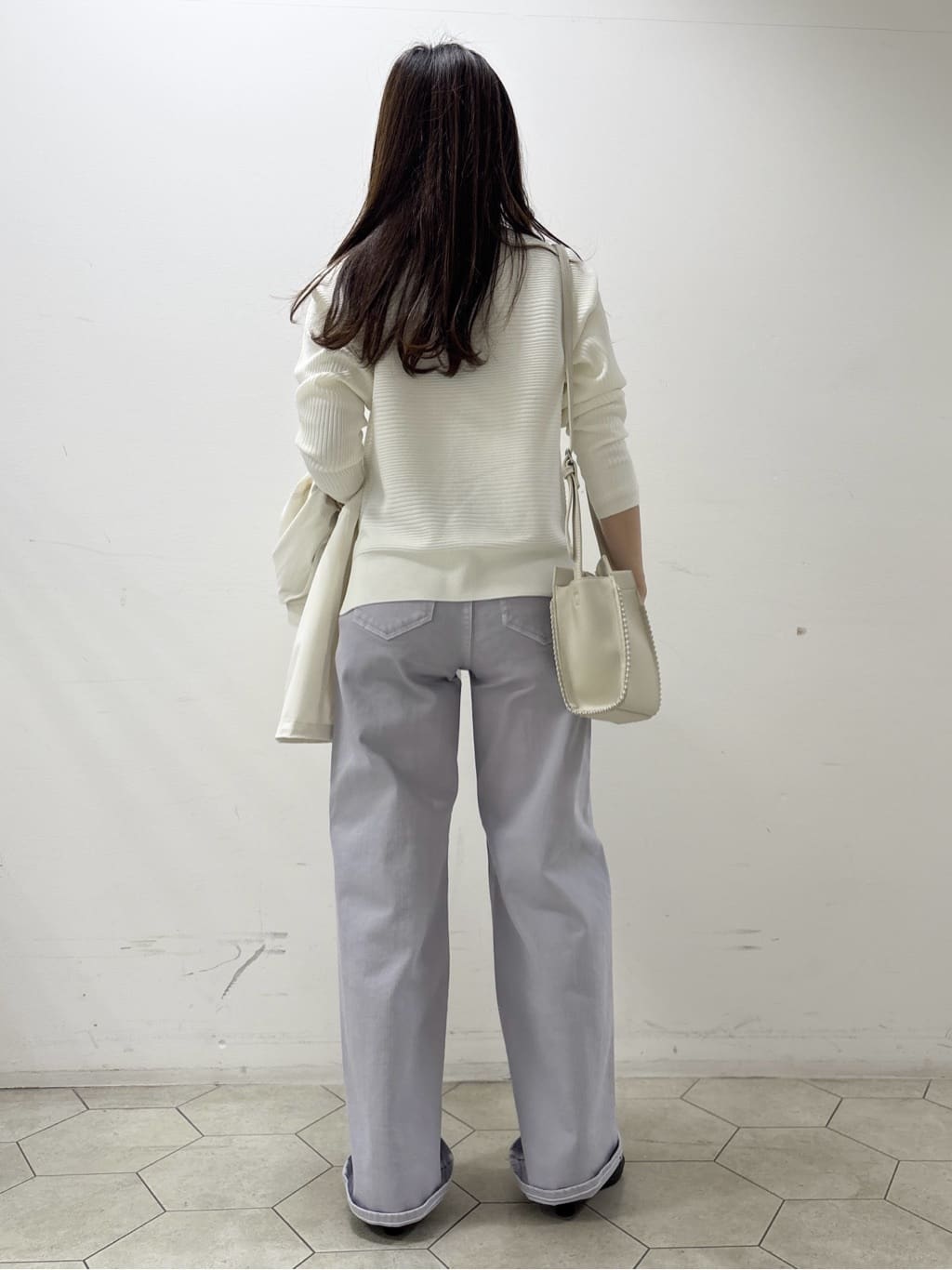 kahoさんの「INDIVI｜【撥水／フード取外し可】凹凸素材ブルゾン」を使ったコーディネート