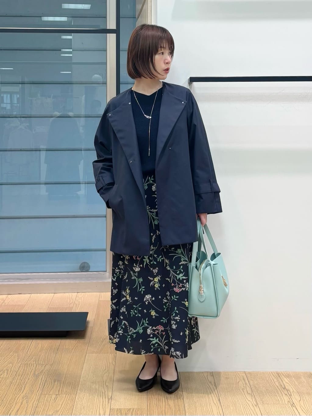 asamiさんの「INDIVI｜【SETUP可能】モダンフラワー柄フレアスカート」を使ったコーディネート