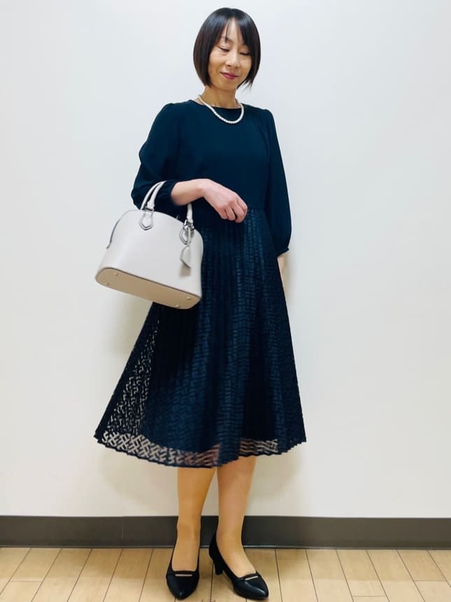 Riiさんの「Reflect｜【SS-4Lサイズ】シフォン&times;幾何柄レースプリーツワンピース」を使ったコーディネート