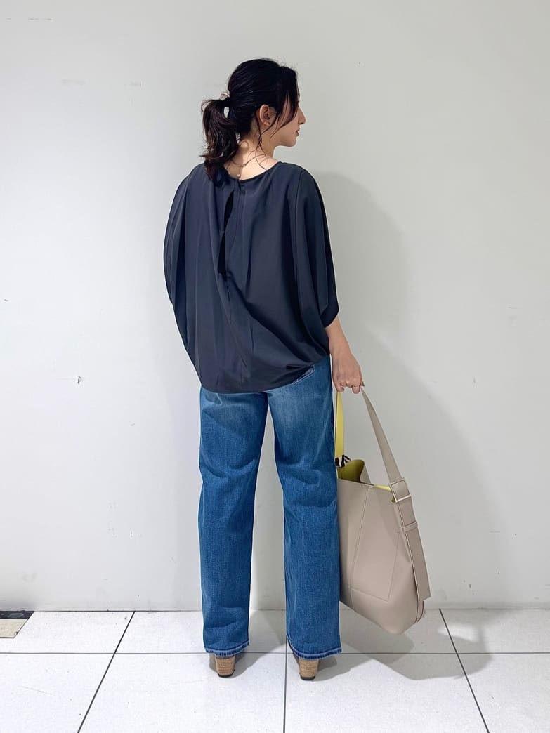 そんさんの「INDIVI｜【体型カバー/SETUP可能】ジョーゼット　ドルマンブラウス」を使ったコーディネート