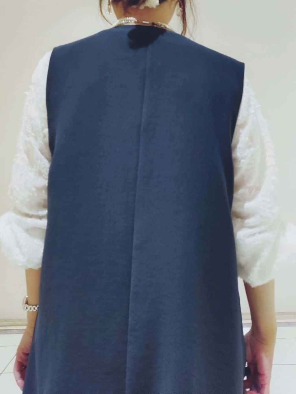 TOMOMIさんの「INDIVI｜【洗える／多機能／SETUP可】着る日傘ジレジャケット」を使ったコーディネート