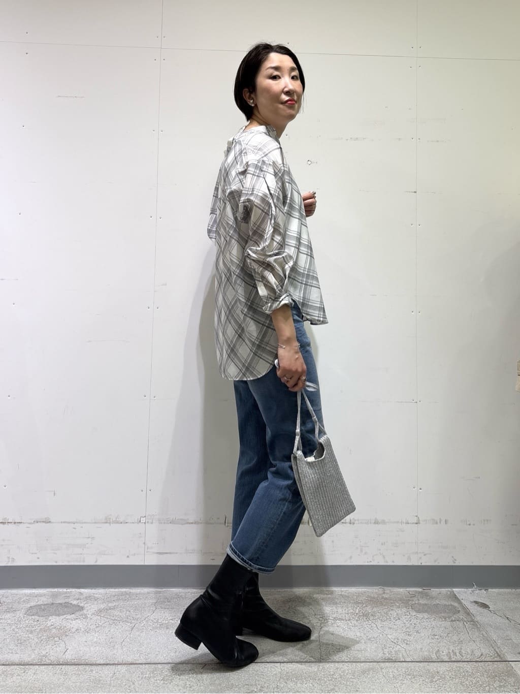 yuriさんの「INDIVI｜【褒められデニム】スリムストレート デニムパンツ」を使ったコーディネート