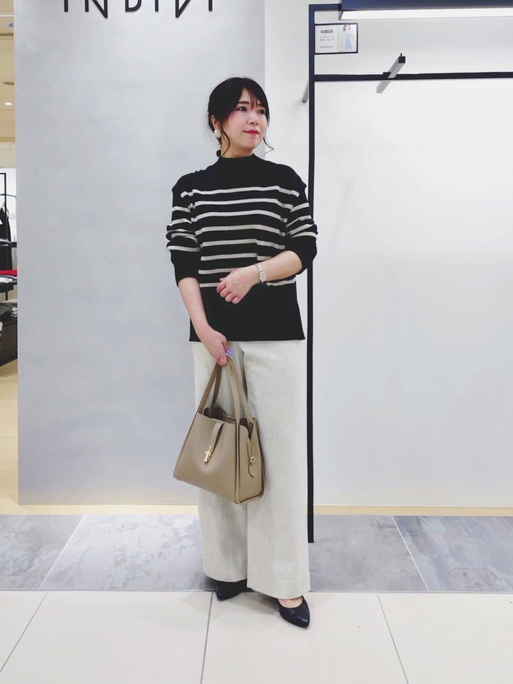 TOMOMIさんの「INDIVI｜【カシミヤ混】ミドルゲージ ハイネックニット」を使ったコーディネート