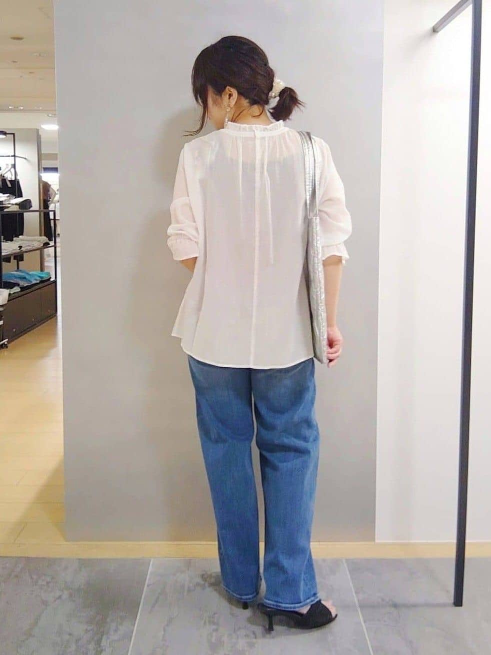 TOMOMIさんの「INDIVI｜【洗える/コットン】ピンタックシアーブラウス」を使ったコーディネート