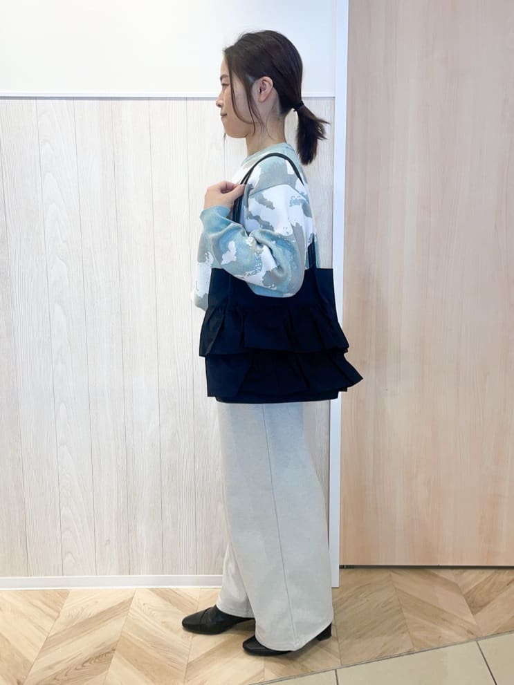 tomoさんの「SHOO･LA･RUE｜【洗濯機可/S-LL】1枚で華やかに ラメ入りニュアンス柄ニット」を使ったコーディネート