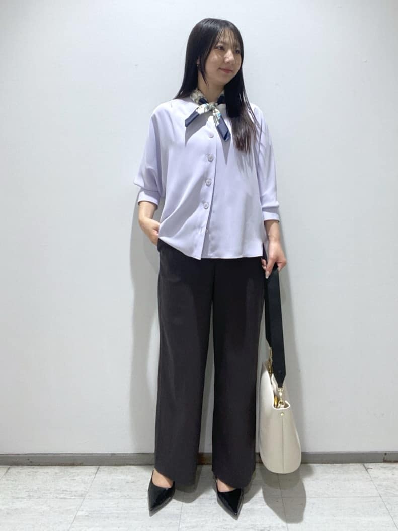 meiさんの「INDIVI｜【洗える／レイヤードにおすすめ】シャーリングレース ロングTシャツ」を使ったコーディネート