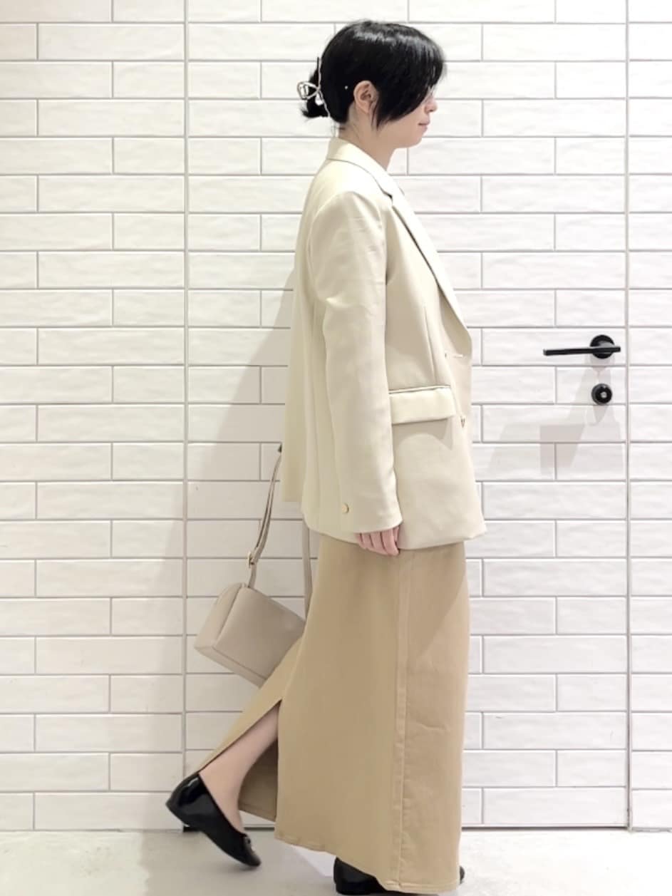 しおりさんの「OPAQUE.CLIP｜金ボタンダブルブレストテーラードジャケット／セットアップ対応【洗える】」を使ったコーディネート