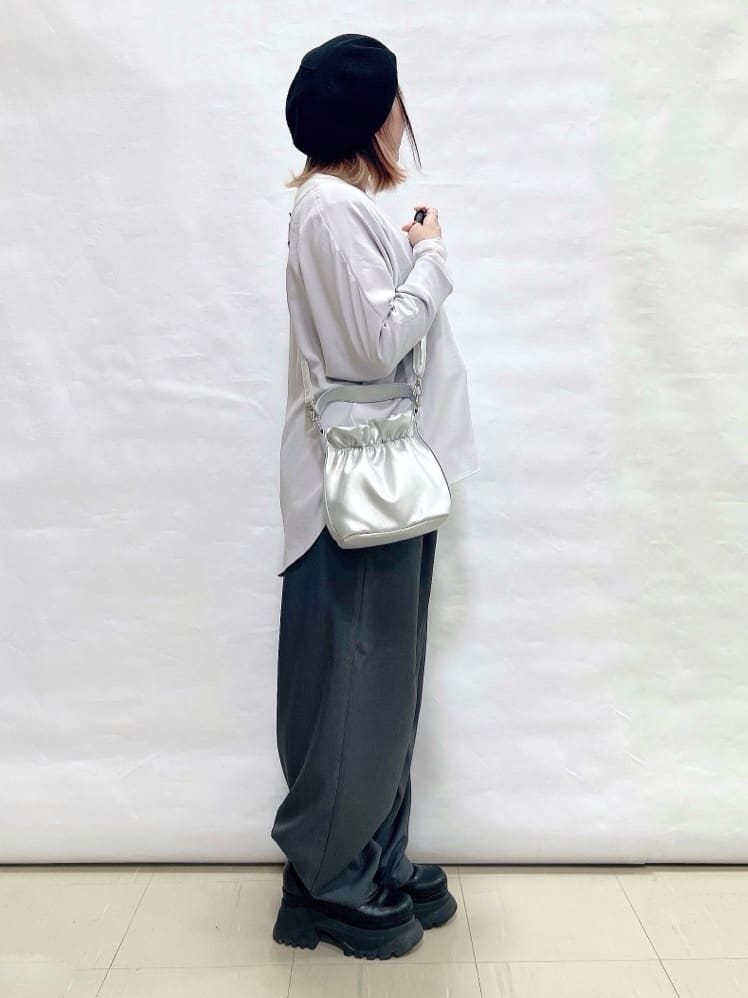 YUIさんの「SHOO･LA･RUE｜【着丈選べる/体型カバー/洗濯機可】さらさらとろん ドルマンブラウス」を使ったコーディネート