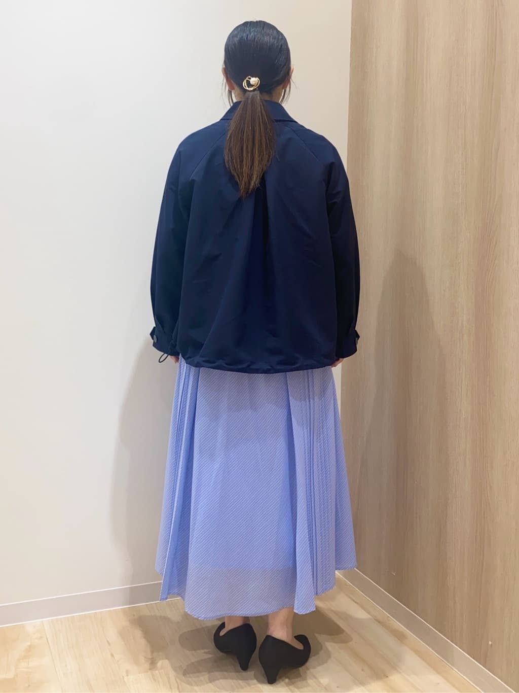 HANAさんの「grove｜【貴島明日香さん着用】【撥水／シルエット2WAY】軽やかミドルトレンチコート」を使ったコーディネート