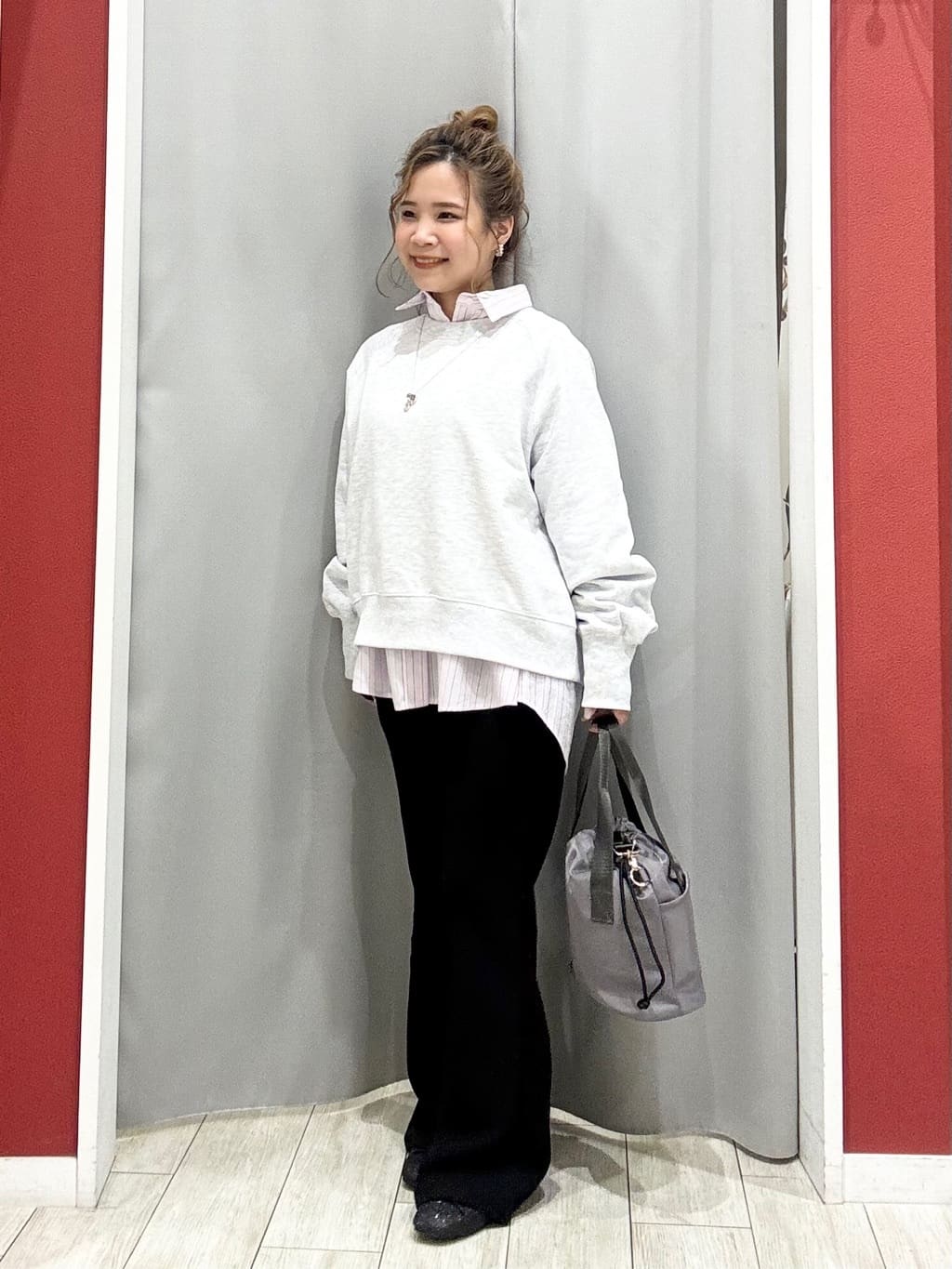 shioさんの「SHOO･LA･RUE｜MIX調 シンプルラグランスウェット」を使ったコーディネート