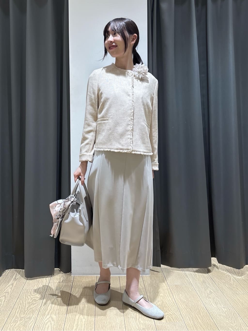 Yoshimiさんの「INDIVI｜【軽量／SETUP可能】ストレッチツイードジャケット」を使ったコーディネート