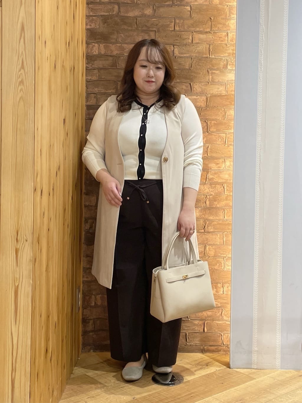 Risaさんの「SHOO･LA･RUE｜【洗濯機可/セットアップ可/S-3L】きちんと楽に。カットジョーゼット ロングジレ」を使ったコーディネート