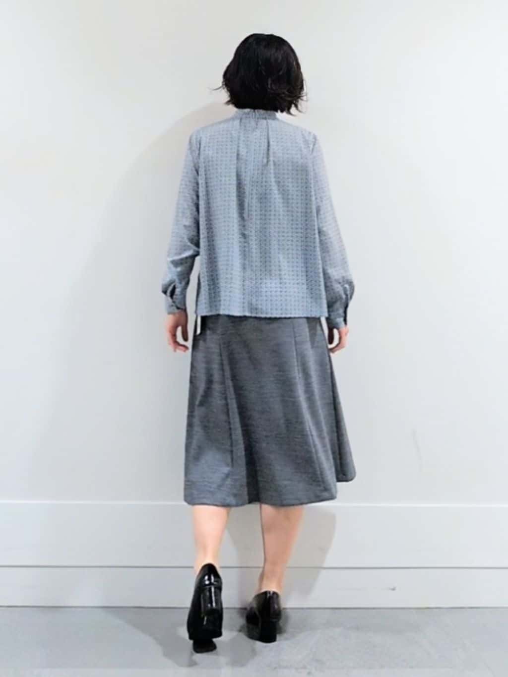 ミズタさんの「UNTITLED｜【洗える/お仕事着】ジオメトリック ハイネックブラウス」を使ったコーディネート
