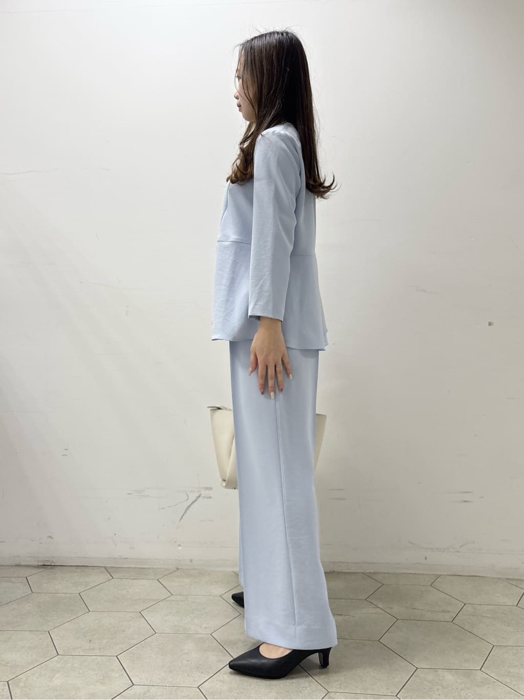 kahoさんの「INDIVI｜【洗える／UVケア／SETUP可】着る日傘ペプラムブラウス」を使ったコーディネート