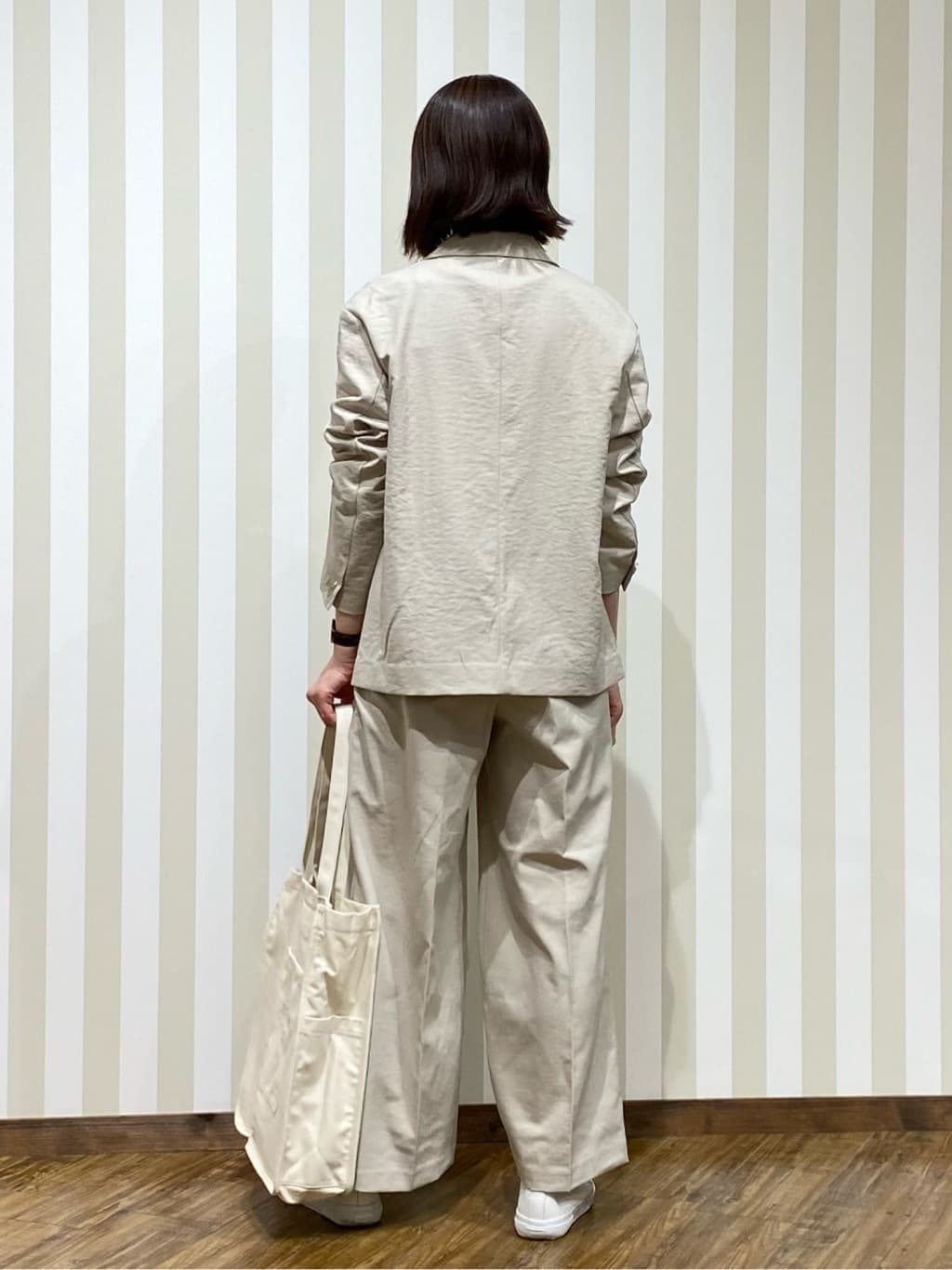 SAOさんの「SHOO･LA･RUE｜【S-LL/セットアップ可/イージーケア/UV】オンにもオフにも 軽やかシングルジャケット」を使ったコーディネート