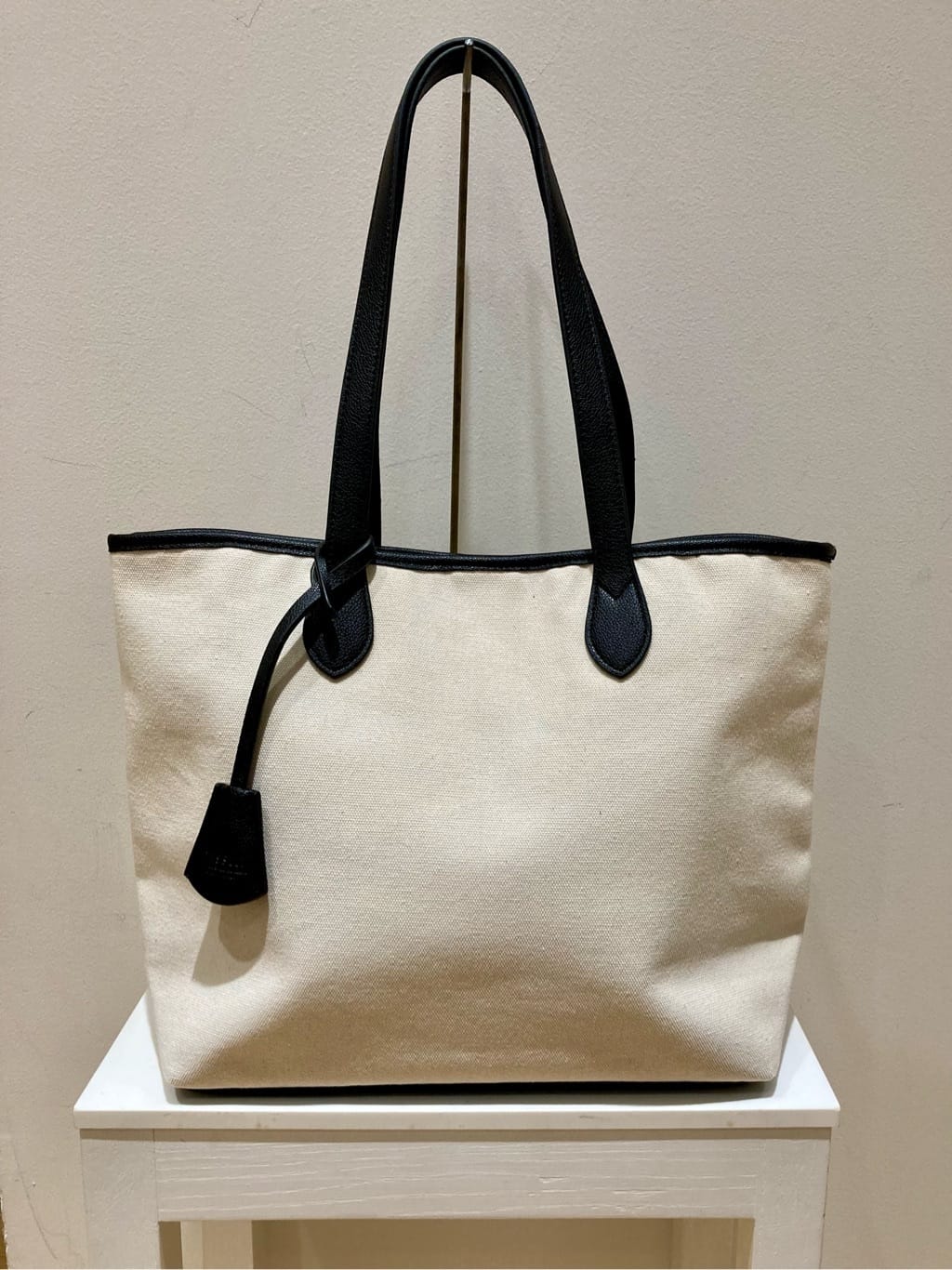 YAMAさんの「Dessin｜【A4収納可】キャンバス&times;レザー調トート」を使ったコーディネート
