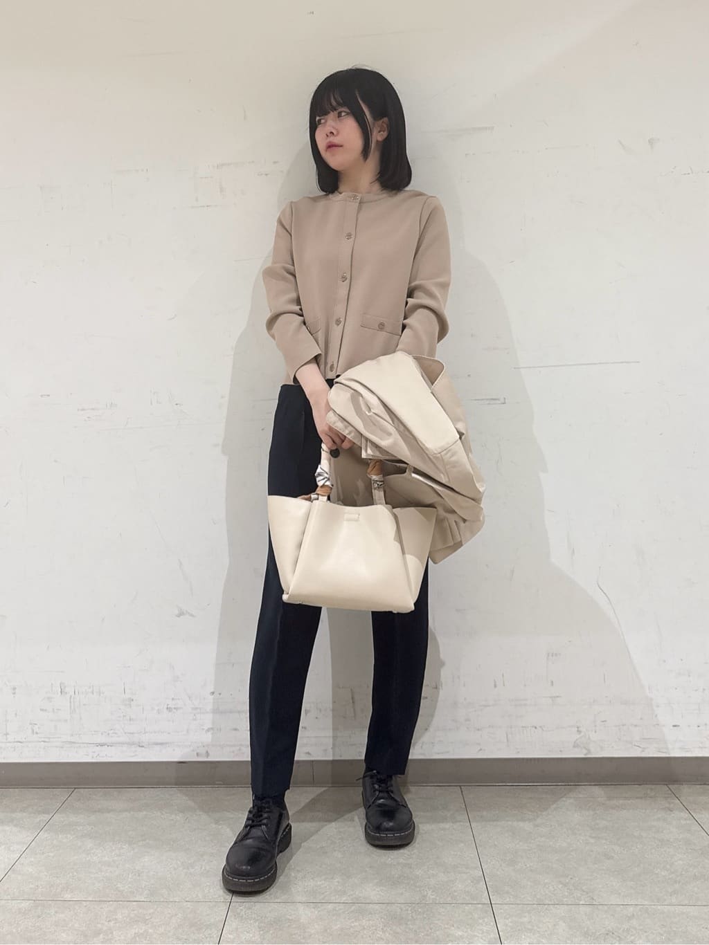 rinaさんの「INDIVI｜【洗える／SETUP可能】メタルボタンニットジャケット風カーディガン」を使ったコーディネート