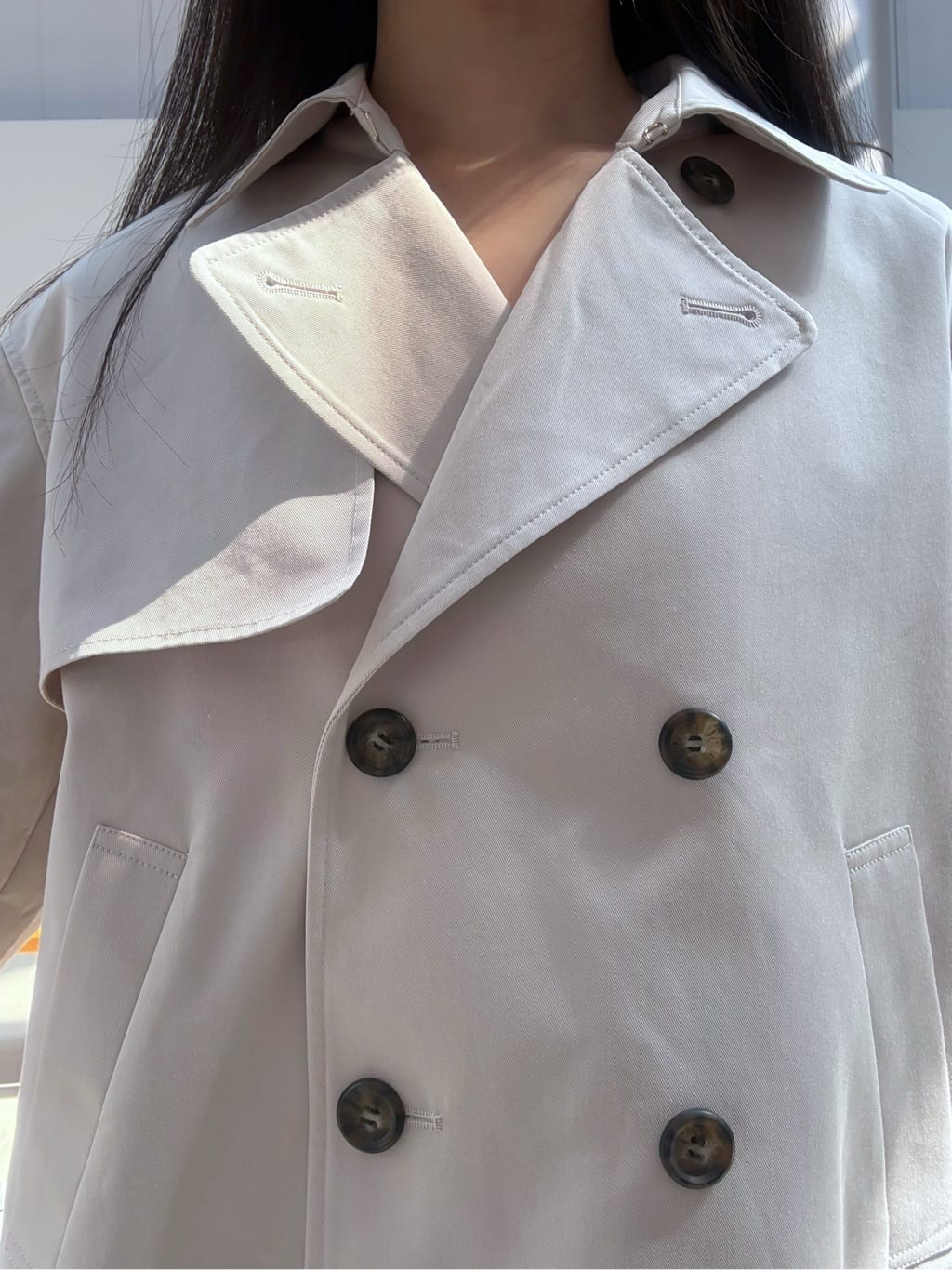 Izuさんの「index｜キャンディスリーブショートトレンチコート【洗濯機OK／撥水／防花粉】《5col》」を使ったコーディネート