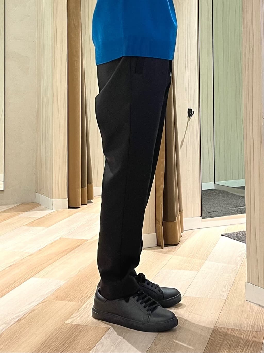 URAさんの「TAKEO KIKUCHI｜【Air Palette Knit】ワンポイント カラーニット プルオーバー」を使ったコーディネート