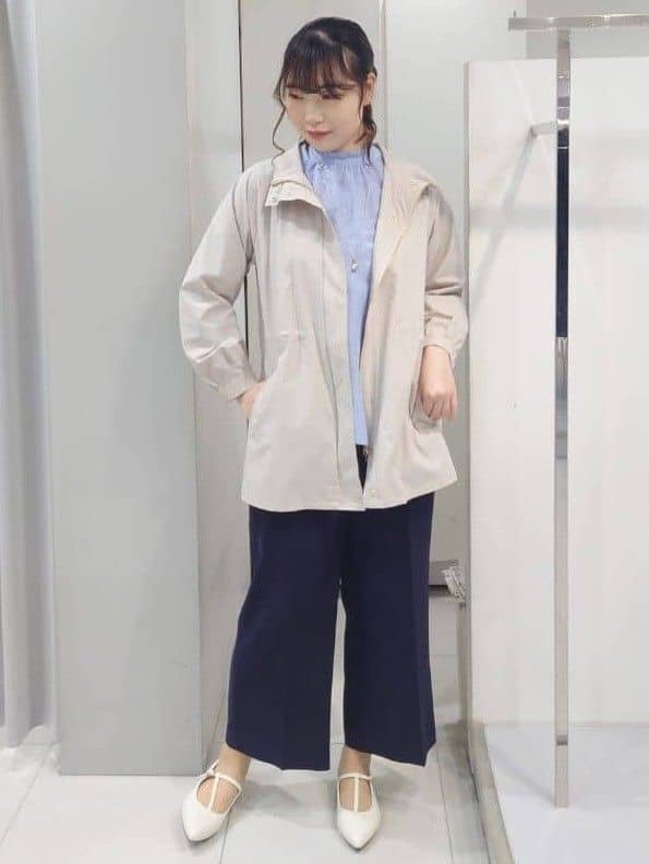 AZUSAさんの「Reflect｜【接触冷感】フリルネックサテンジャカードブラウス」を使ったコーディネート