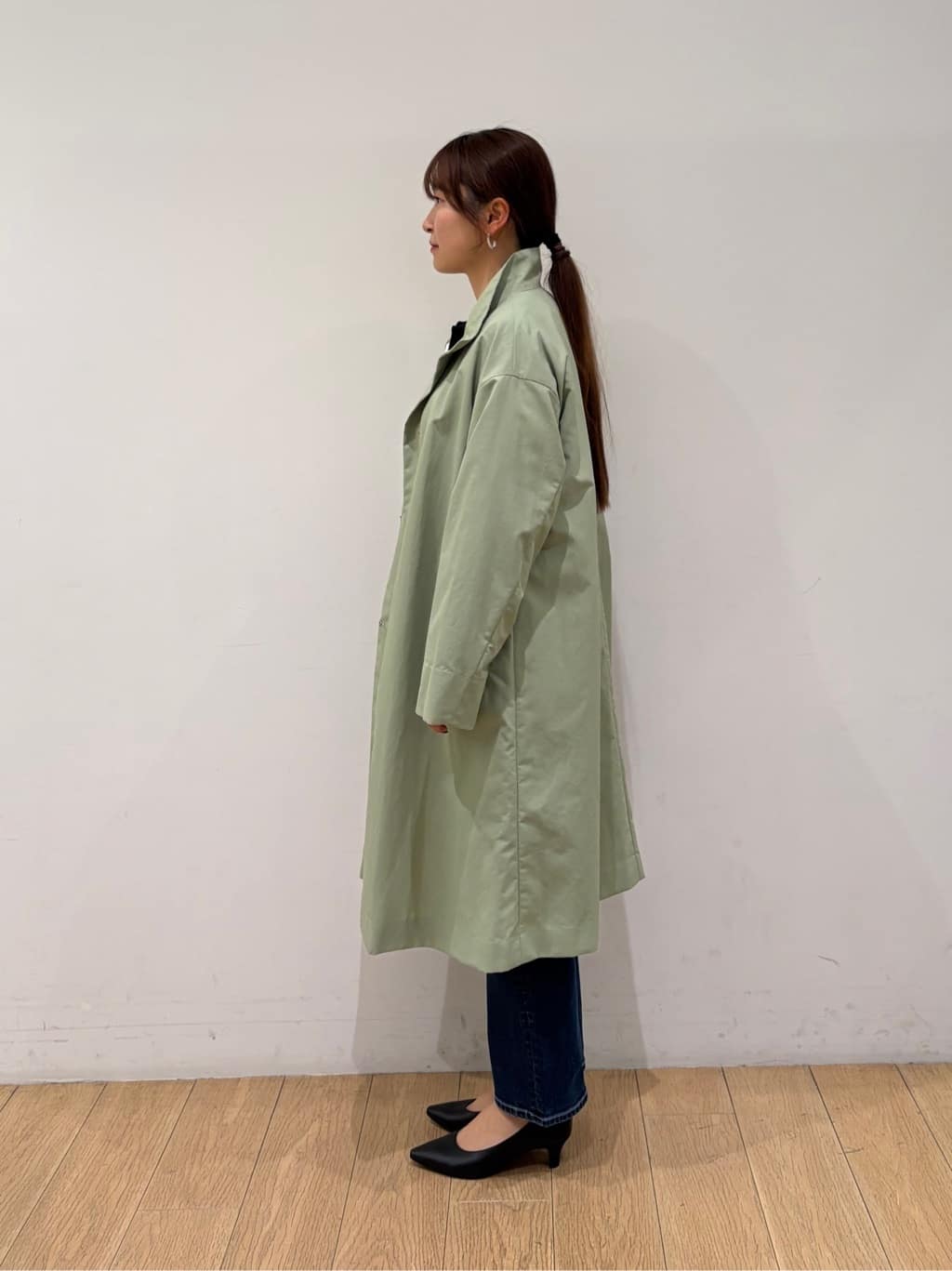 maiさんの「INDIVI｜【撥水／軽量】ミニマル スタンドカラーコート」を使ったコーディネート