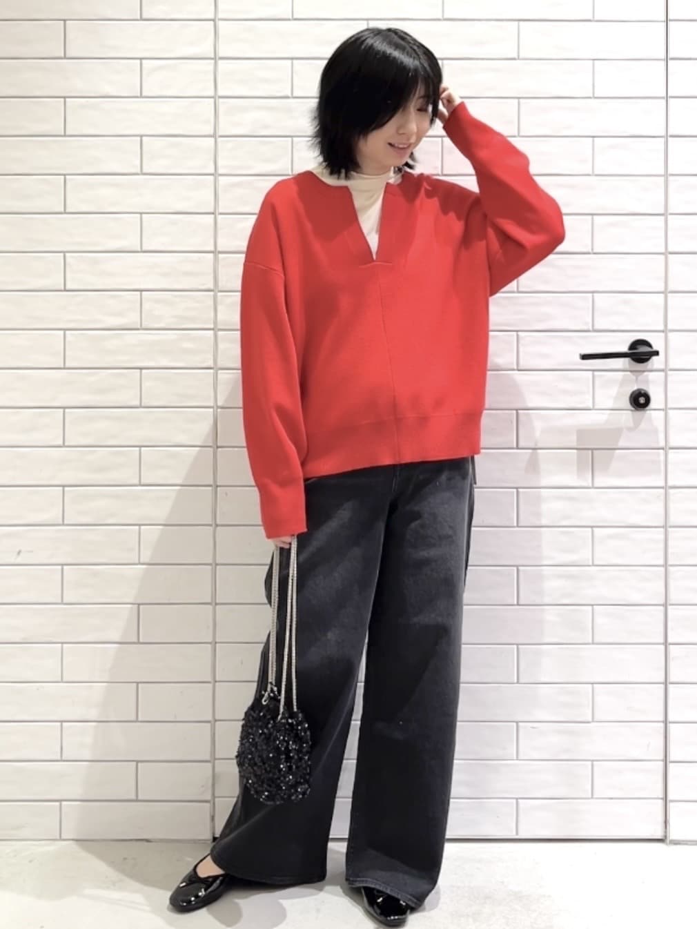 しおりさんの「OPAQUE.CLIP｜キーネックデザインニット【洗濯機OK】」を使ったコーディネート