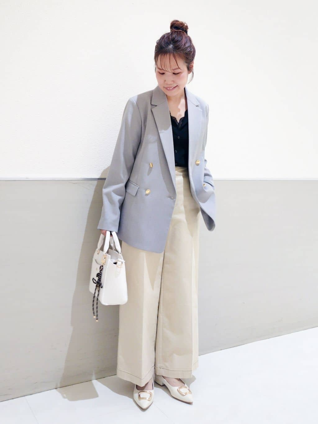 maruさんの「THE SHOP TK｜【通勤にもデイリーにも】CAVIAN 金ボタンダブルブレストジャケット」を使ったコーディネート