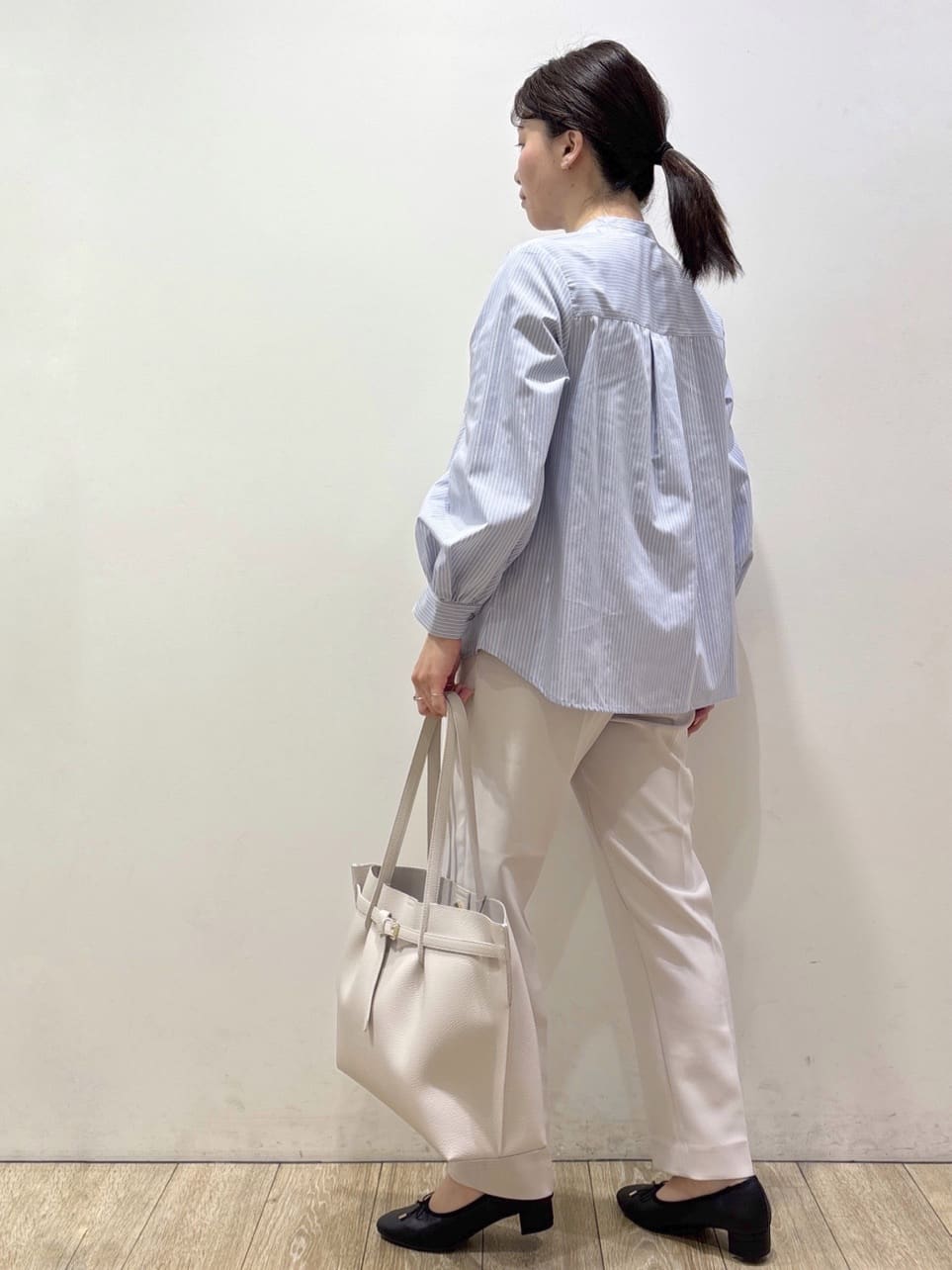 mameさんの「index｜フリルキーネックシャツ【洗濯機OK／イージーアイロン／防シワ】《XS～LL／7col》」を使ったコーディネート