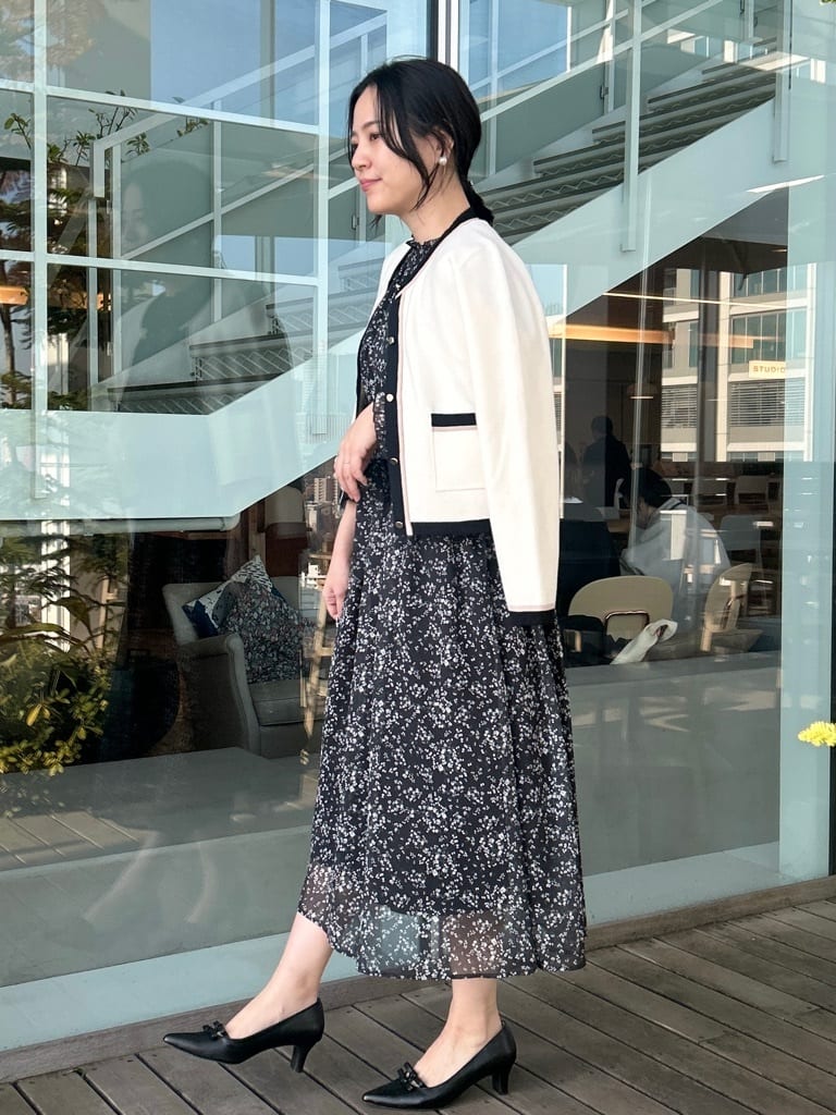 shinoさんの「Couture brooch｜【ハレの日・通勤・着映え】配色 総針カーディガン」を使ったコーディネート