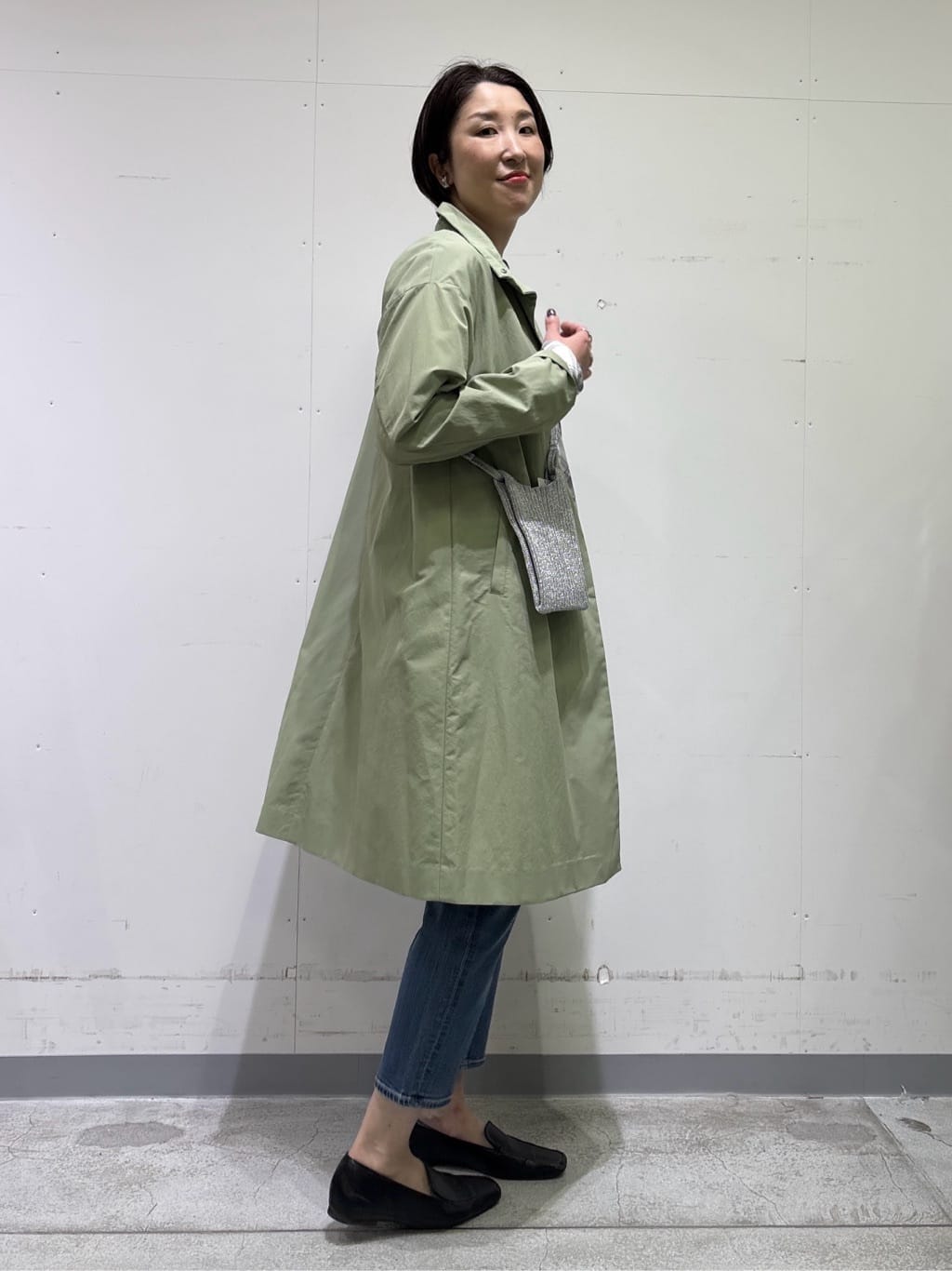 yuriさんの「INDIVI｜【褒められデニム】スリムストレート デニムパンツ」を使ったコーディネート