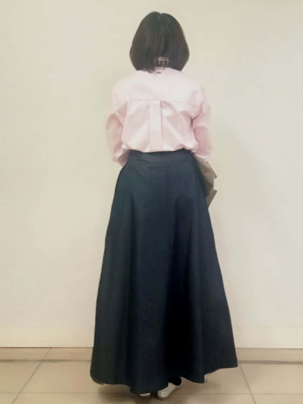 emiさんの「DRESSTERIOR｜【ウォッシャブル/撥水素材】Aラインショートトレンチジャケット」を使ったコーディネート