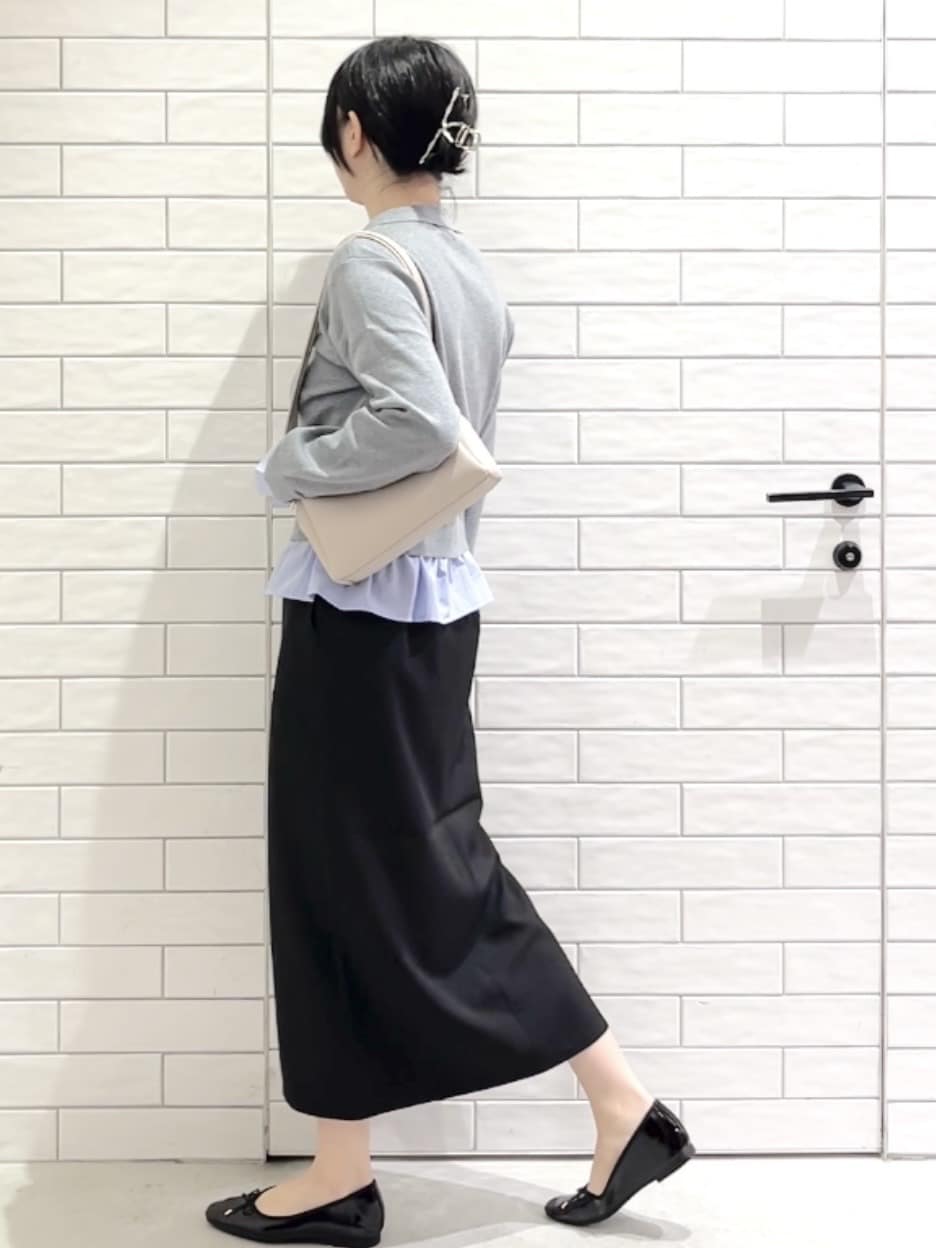 しおりさんの「OPAQUE.CLIP｜ポロ衿シャツドッキングニット【洗濯機OK】」を使ったコーディネート