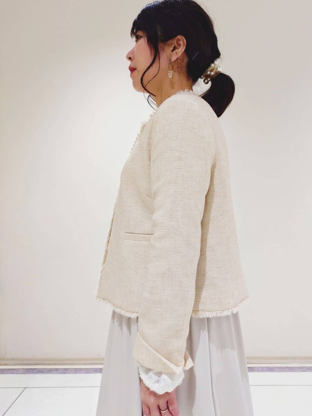 TOMOMIさんの「INDIVI｜レザー調ギャザースカート」を使ったコーディネート