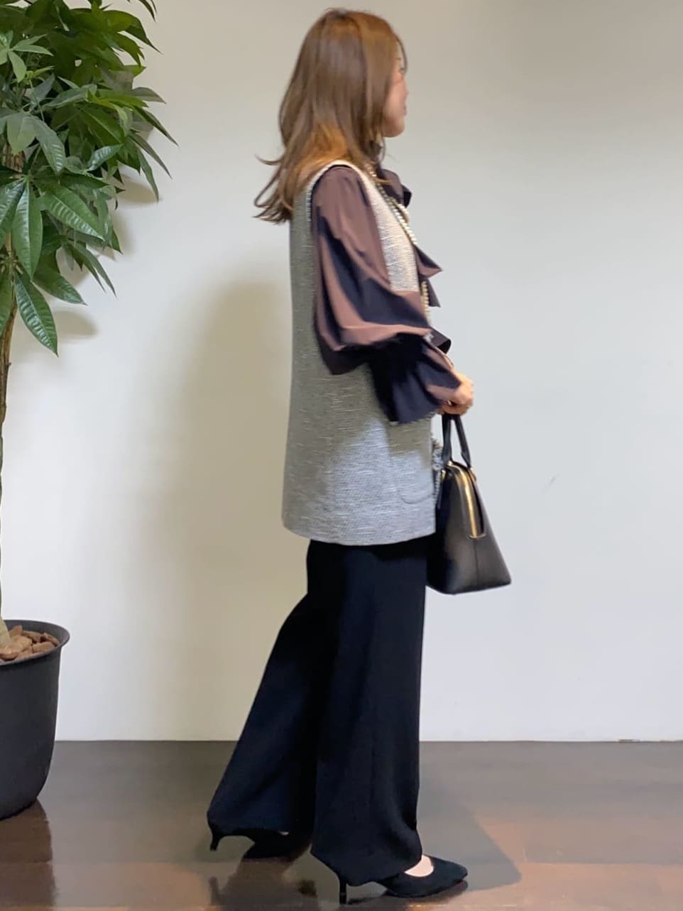 tomoさんの「UNTITLED｜【オンオフ使える】スラブツイード ジレ」を使ったコーディネート