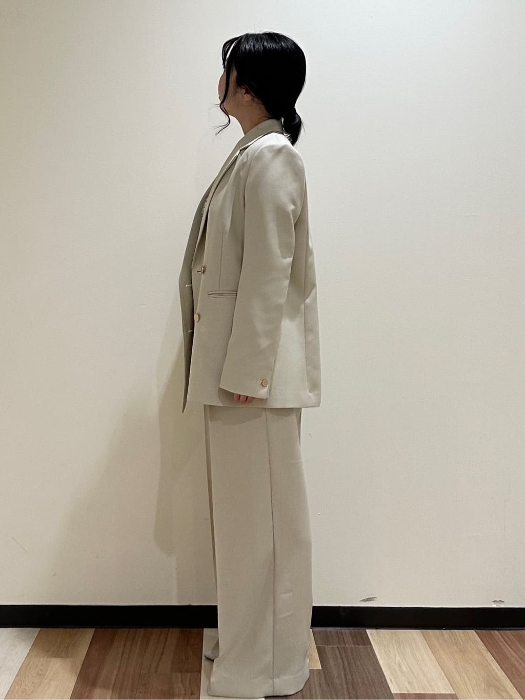 T.eさんの「OPAQUE.CLIP｜金ボタンダブルブレストテーラードジャケット／セットアップ対応【洗える】」を使ったコーディネート