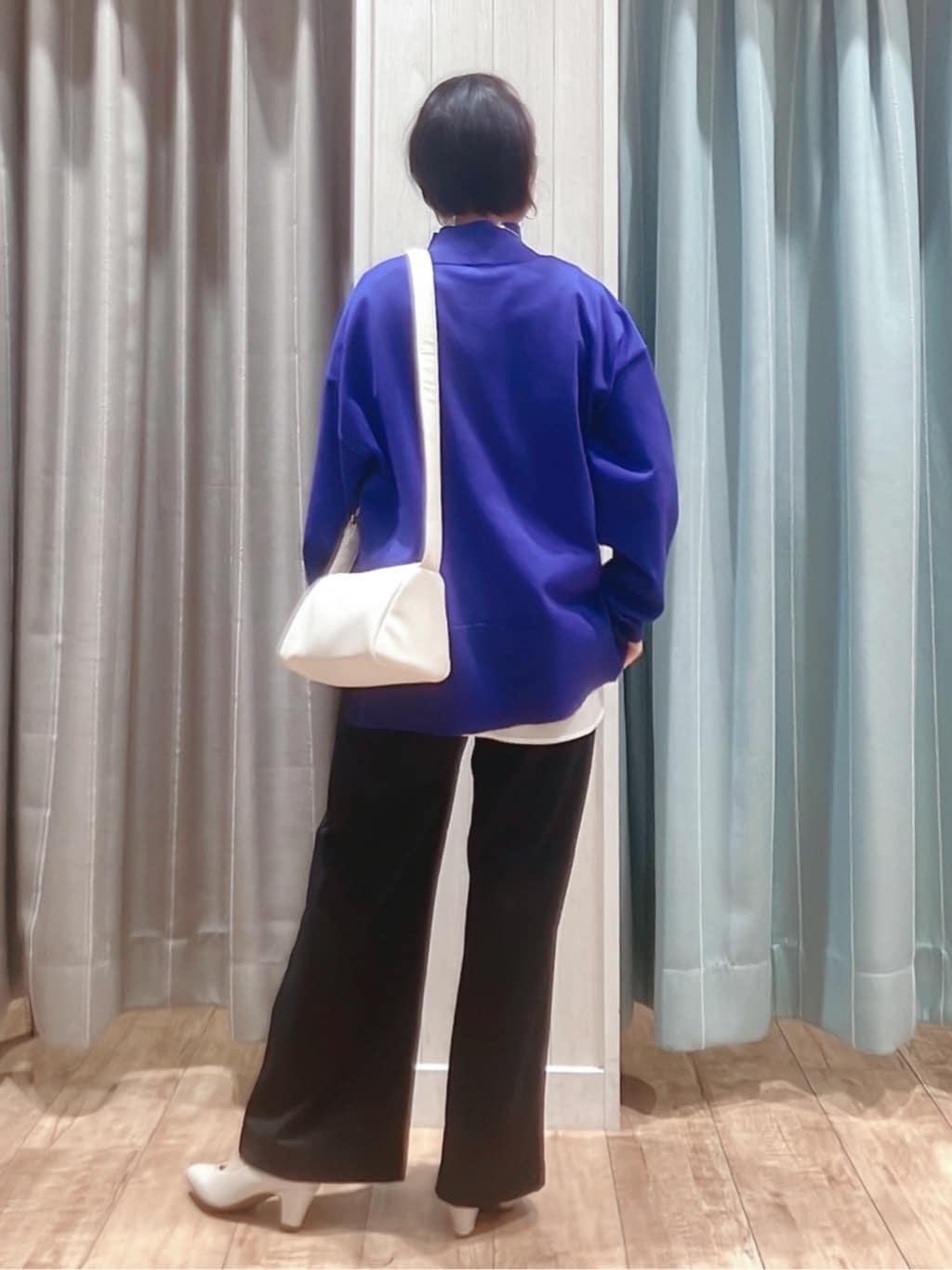 aaamiさんの「SHOO･LA･RUE｜【2点セット/洗濯機可/S-LL】着回しがきく もちもちハイネックニット+裾シャツインナー」を使ったコーディネート