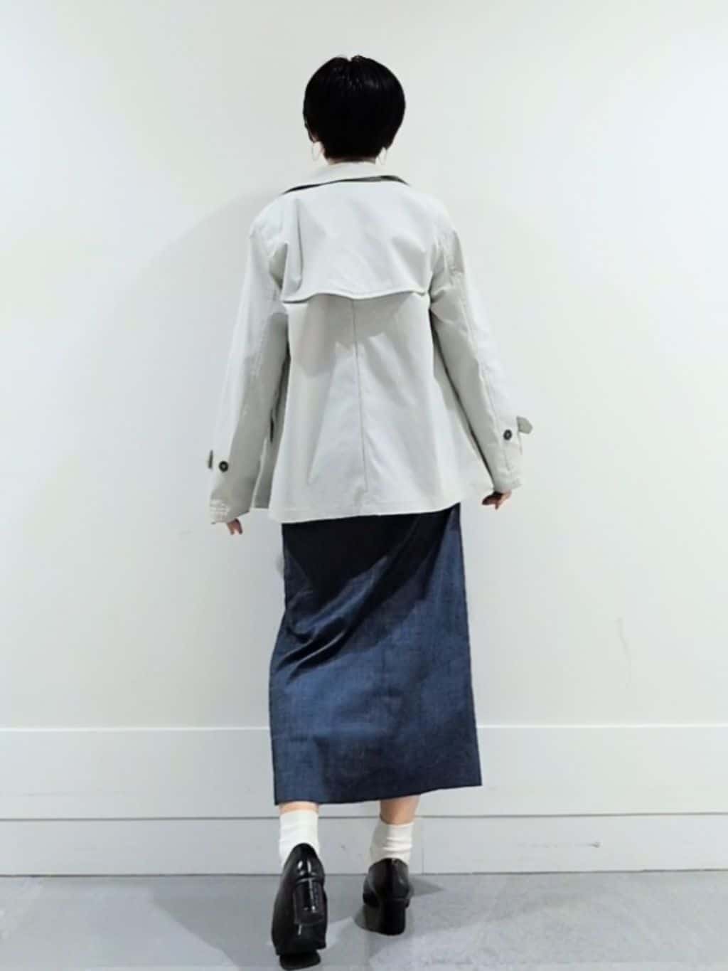 ミズタさんの「UNTITLED｜【定番人気/はっ水/洗える】タスランショートトレンチコート」を使ったコーディネート