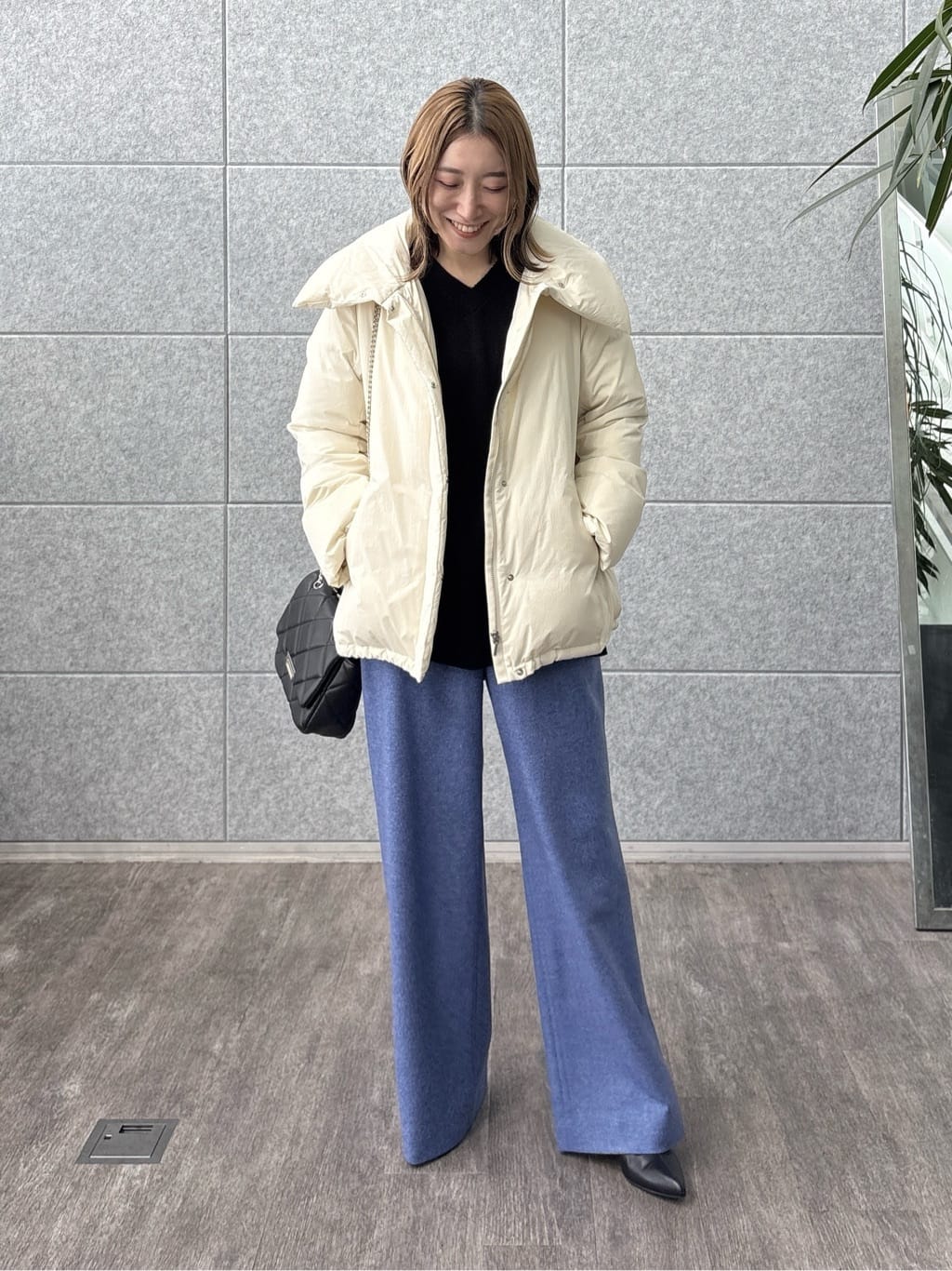 kotakiさんの「INDIVI｜【洗える／チュニック丈／カシミヤ混】スリットデザインVネックニット」を使ったコーディネート